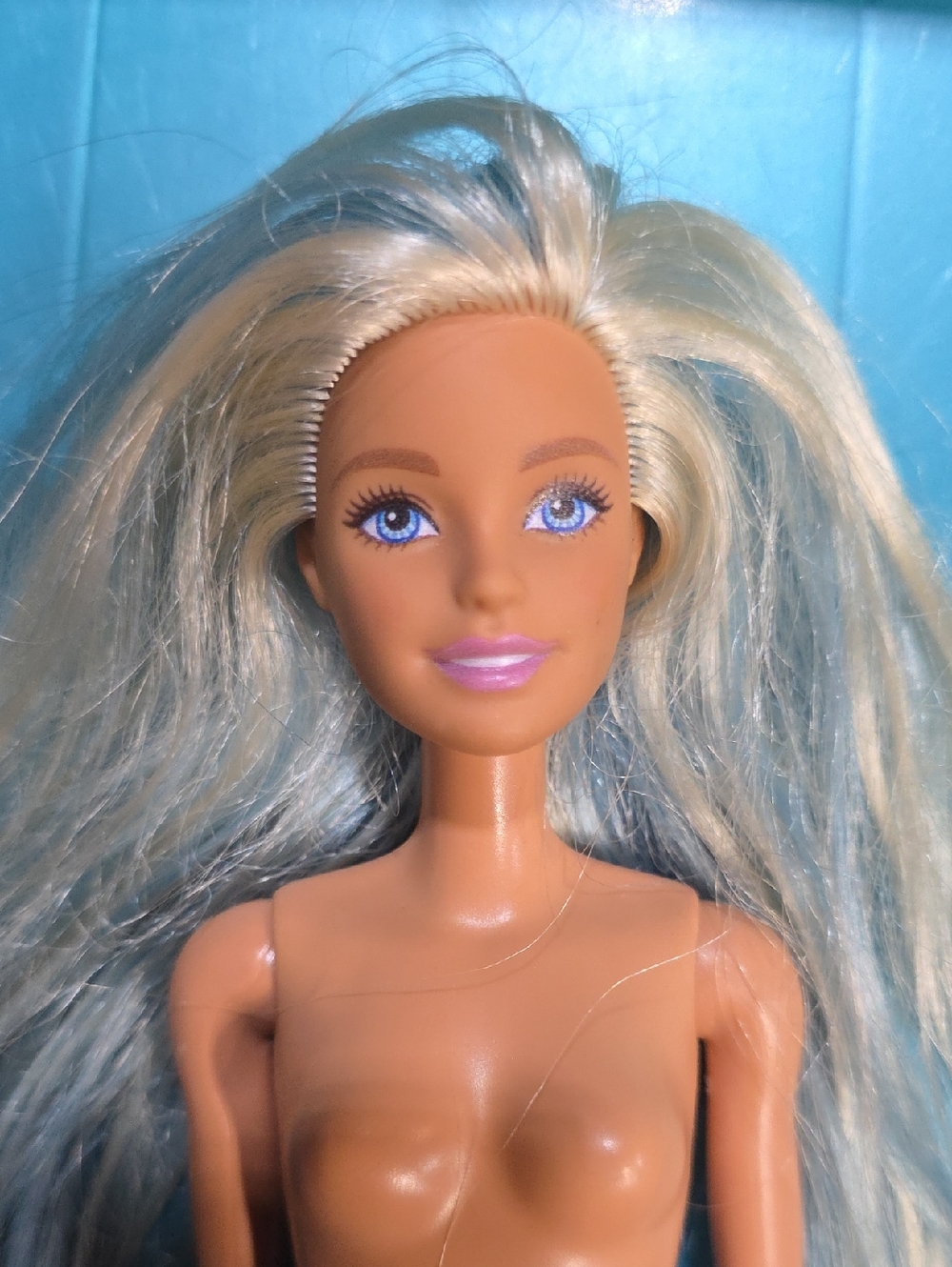 5/$10 💚 BLONDE AND BLUE HAIR TAN BARBIE DOLL